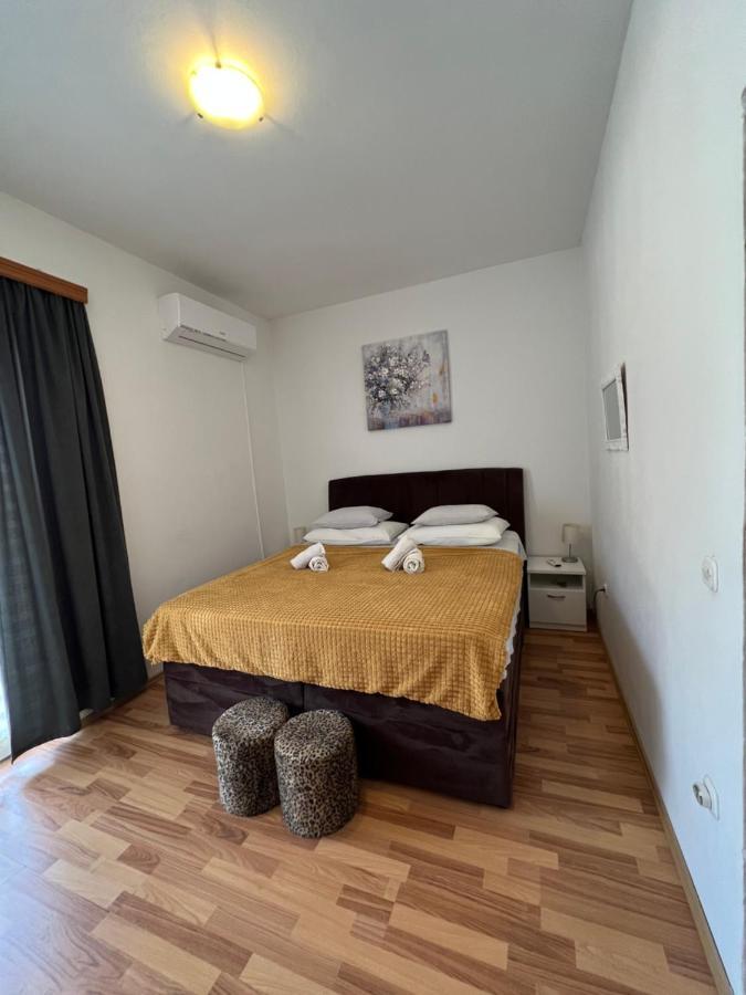Apartments And Pansion M&R ตูรันญ์ ภายนอก รูปภาพ