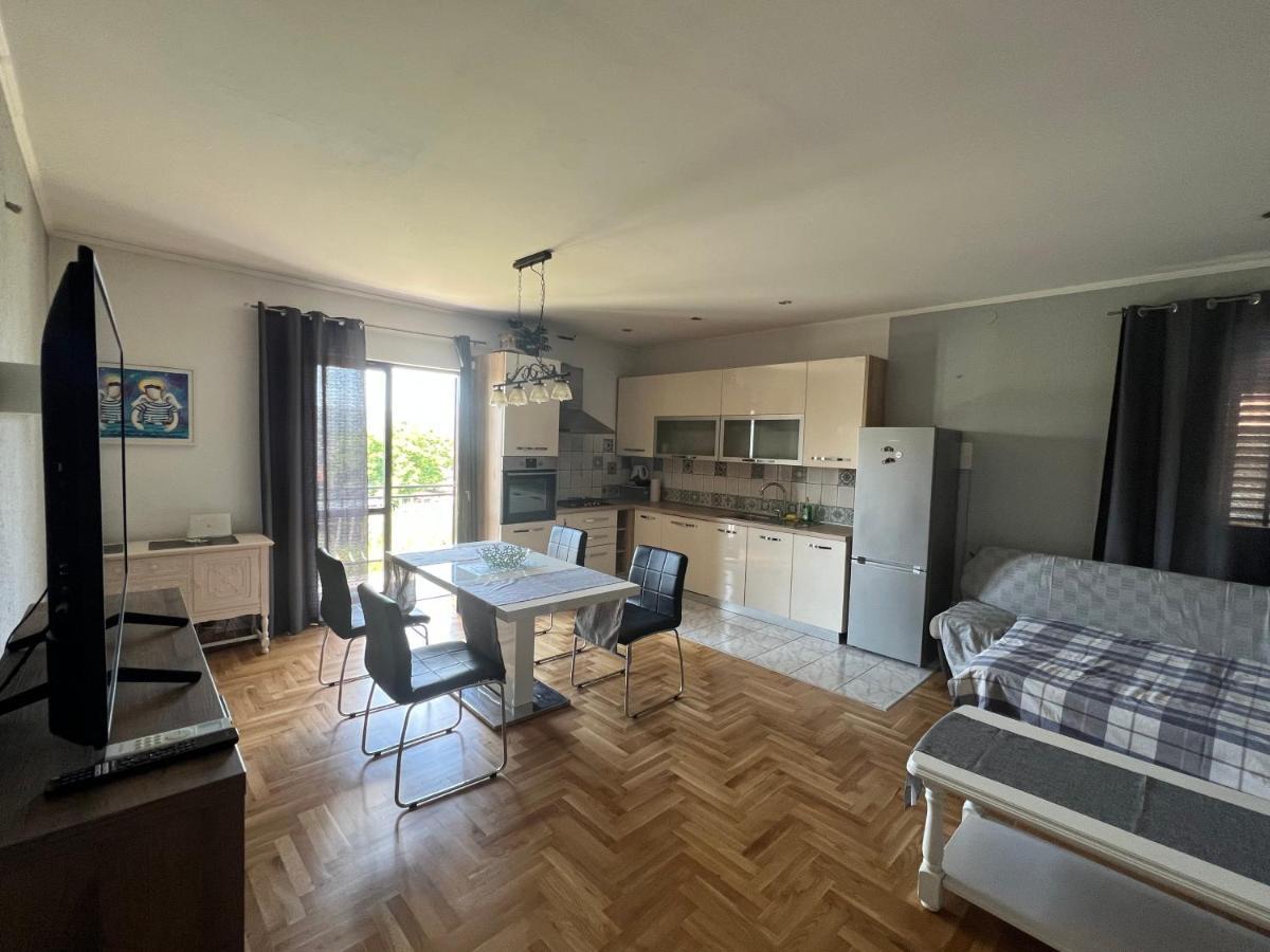 Apartments And Pansion M&R ตูรันญ์ ภายนอก รูปภาพ