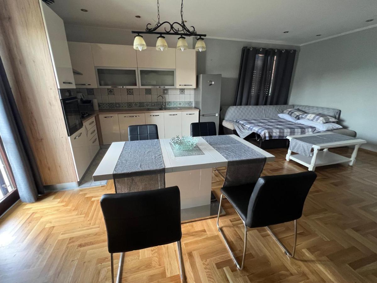 Apartments And Pansion M&R ตูรันญ์ ภายนอก รูปภาพ