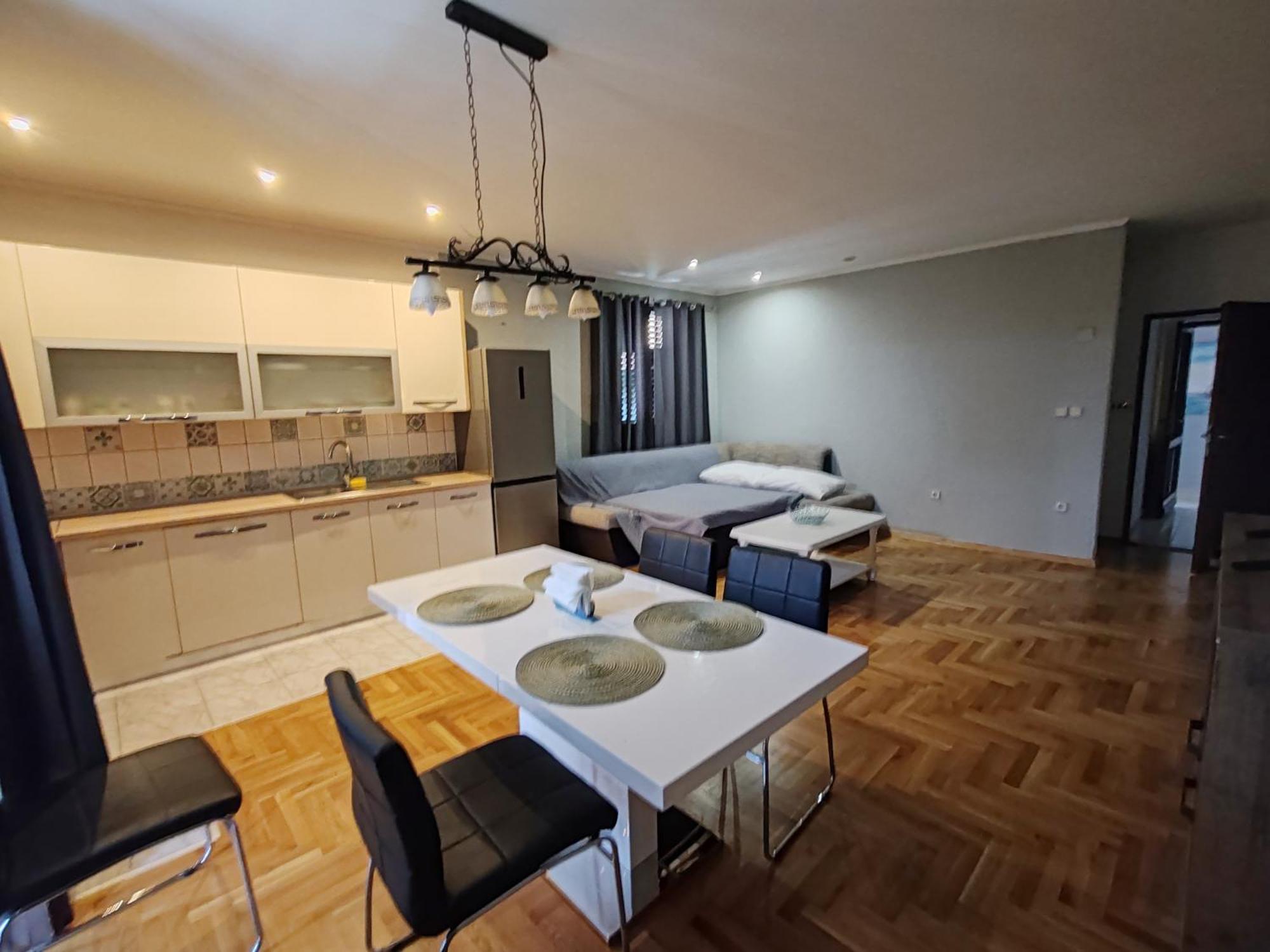 Apartments And Pansion M&R ตูรันญ์ ภายนอก รูปภาพ