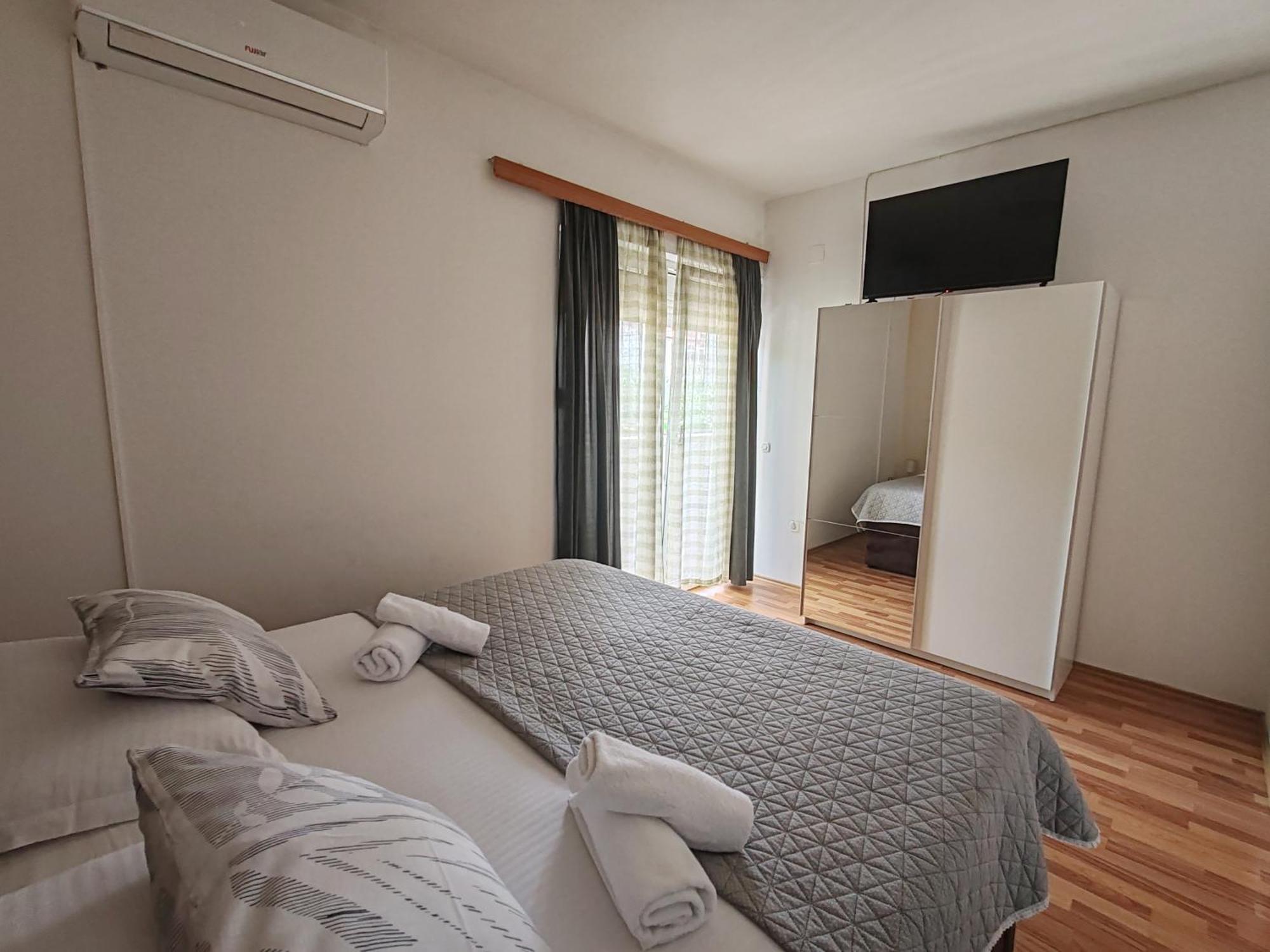 Apartments And Pansion M&R ตูรันญ์ ภายนอก รูปภาพ
