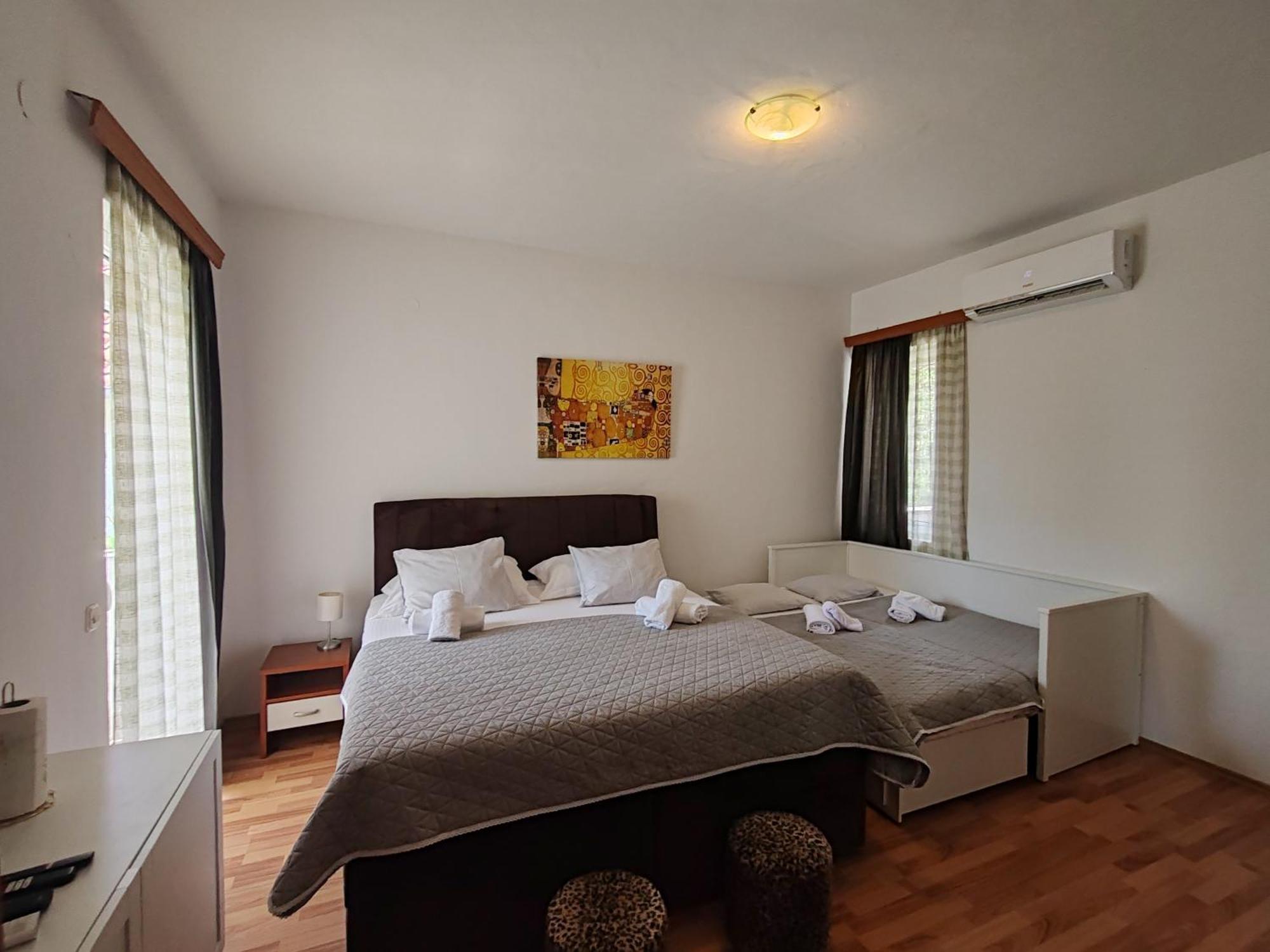 Apartments And Pansion M&R ตูรันญ์ ภายนอก รูปภาพ
