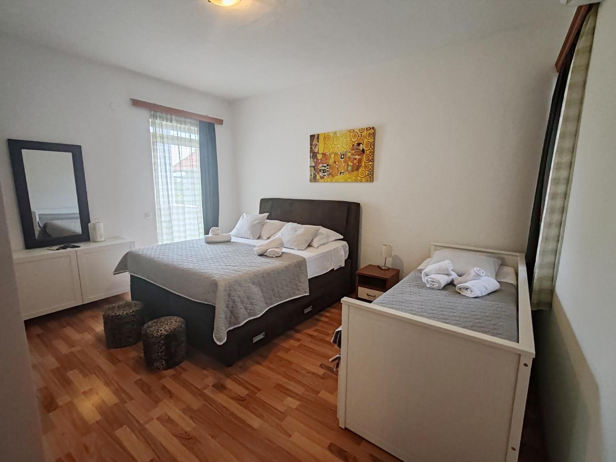 Apartments And Pansion M&R ตูรันญ์ ภายนอก รูปภาพ